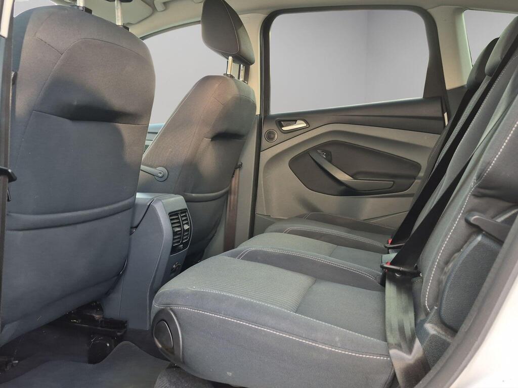 Ford C-Max 21