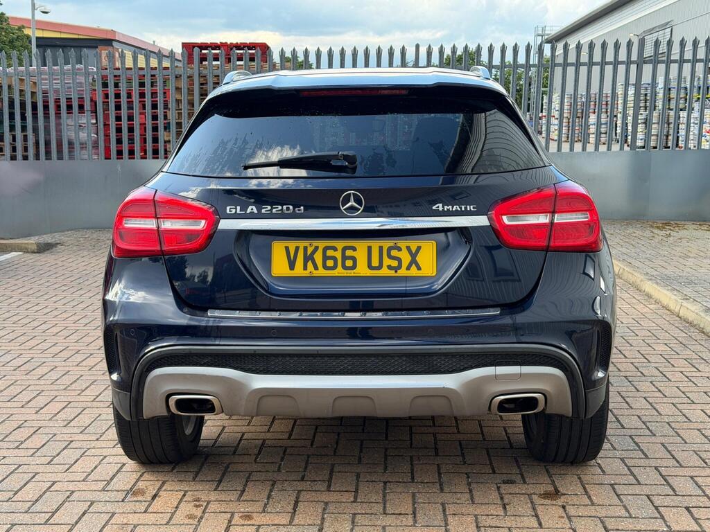Mercedes-Benz GLA 10