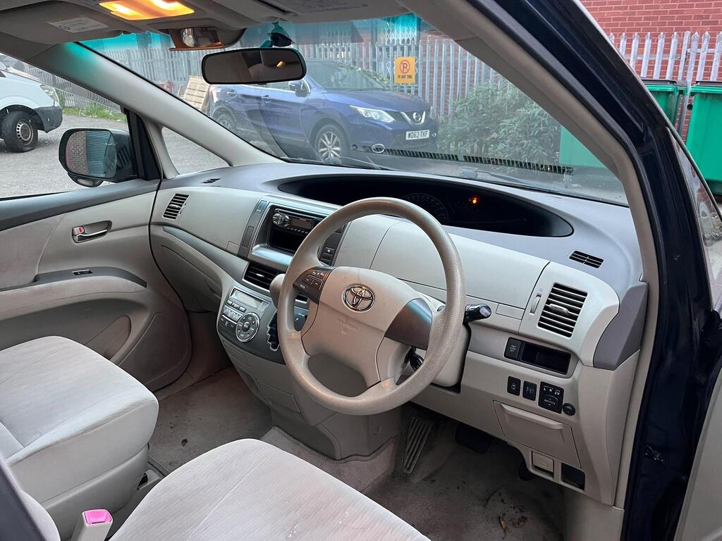 Toyota Estima 16