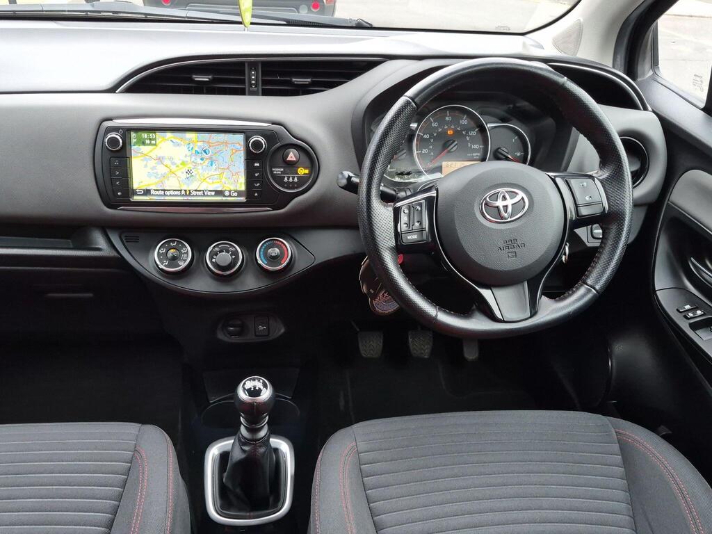 Toyota Yaris 14