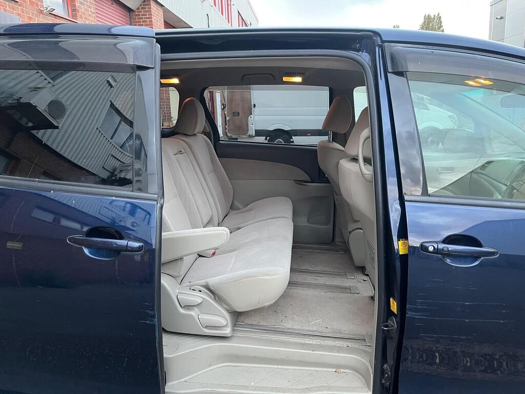 Toyota Estima 28
