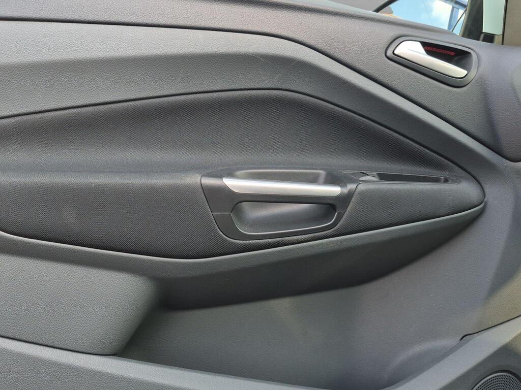 Ford C-Max 29