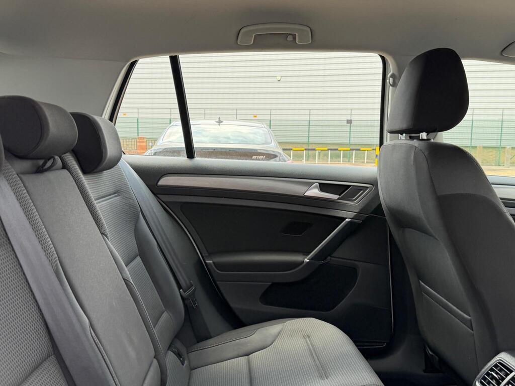 Volkswagen Golf 28