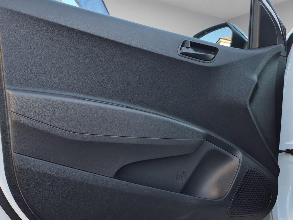 Hyundai i10 23