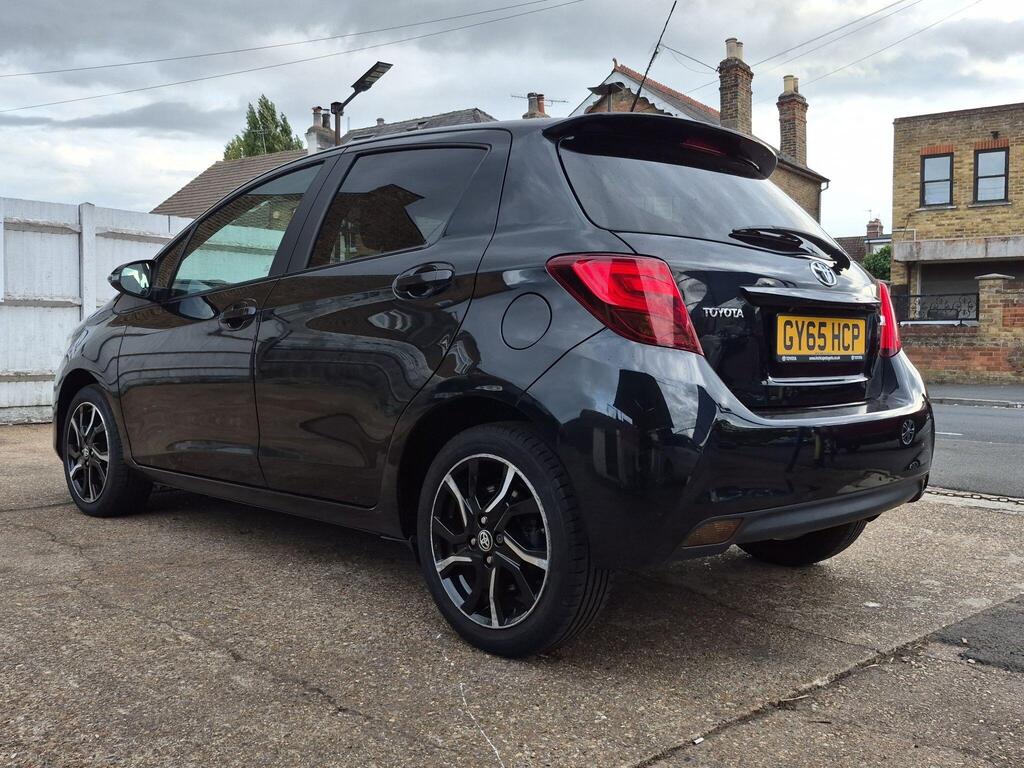 Toyota Yaris 5