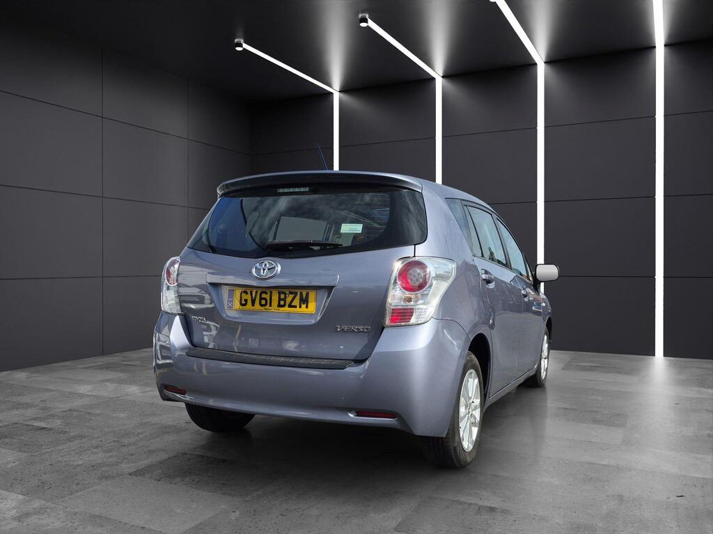 Toyota Verso 8