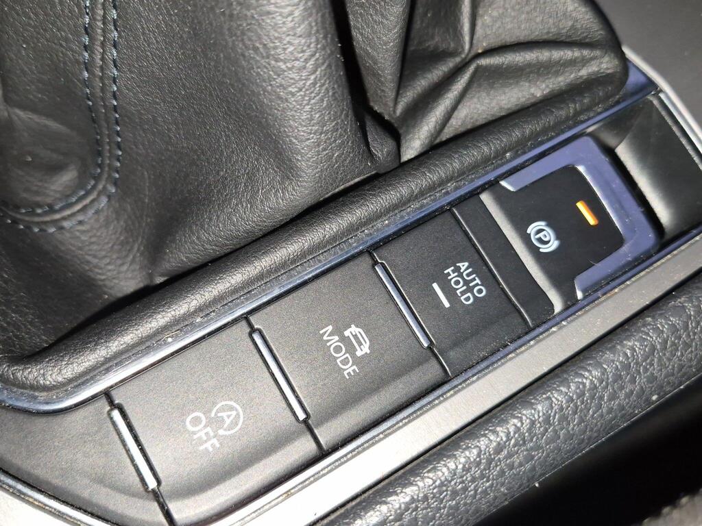 Volkswagen Golf SV 24