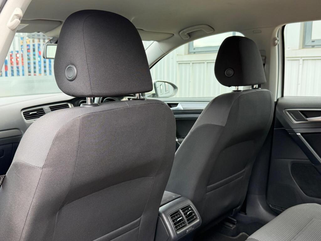 Volkswagen Golf 33