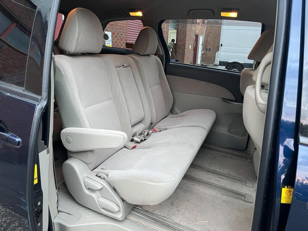 Toyota Estima 27