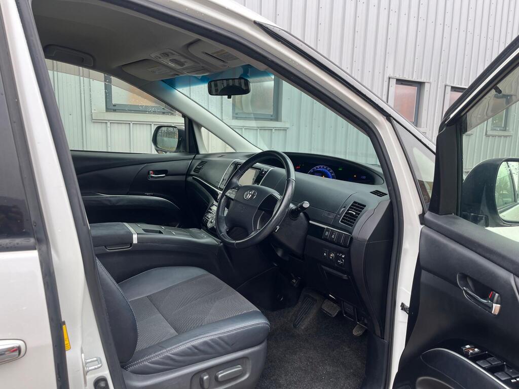 Toyota Estima 27