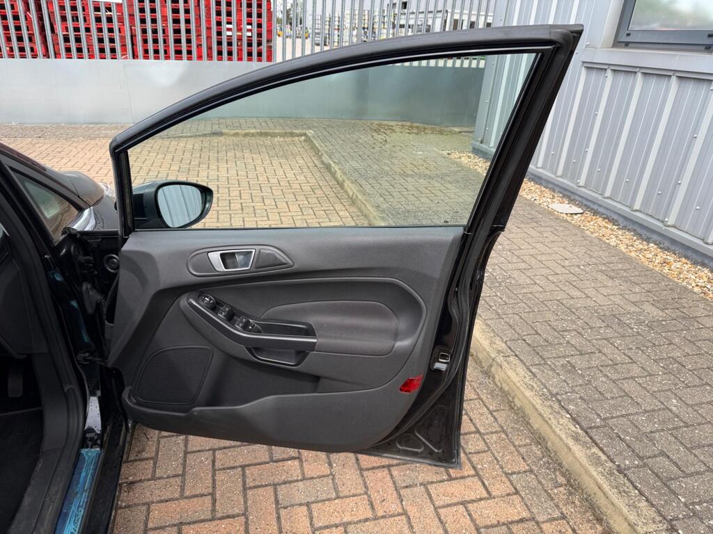 Ford Fiesta 33