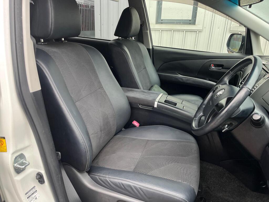 Toyota Estima 29