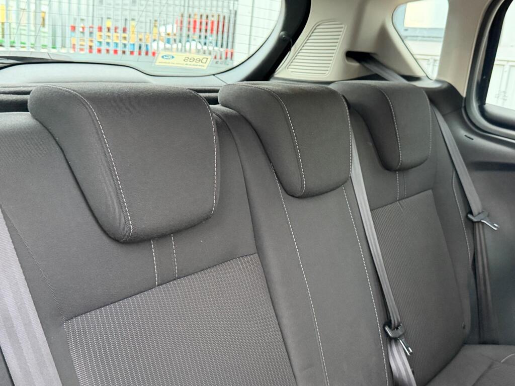 Ford B-Max 21