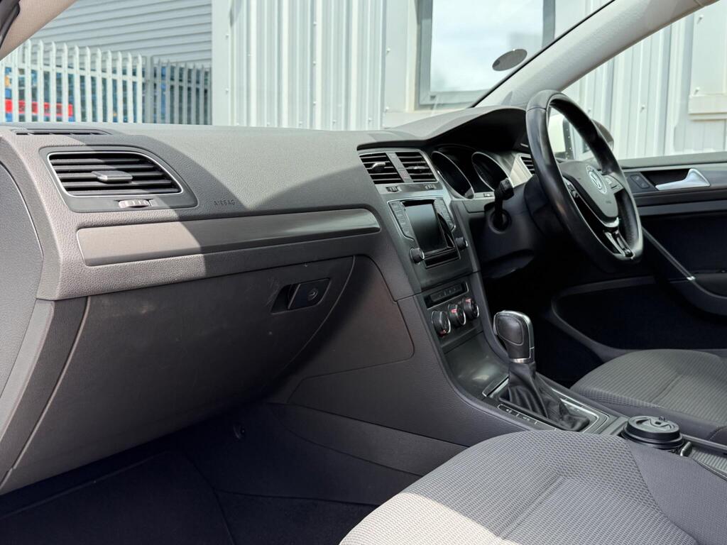 Volkswagen Golf 24