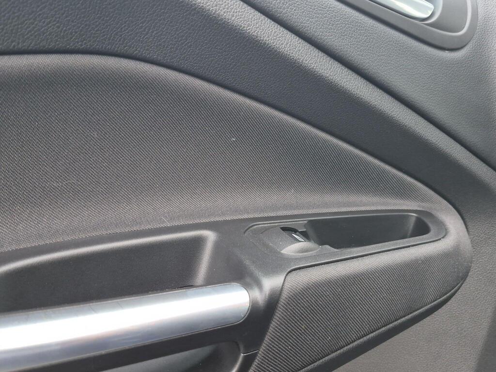 Ford C-Max 26