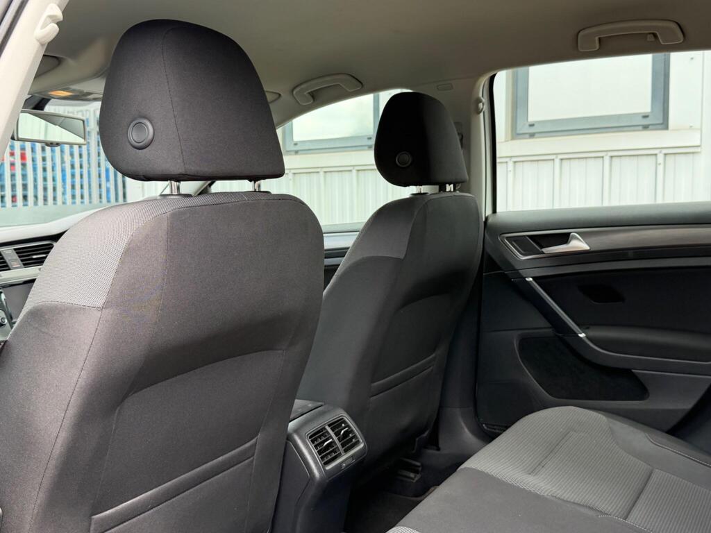Volkswagen Golf 29