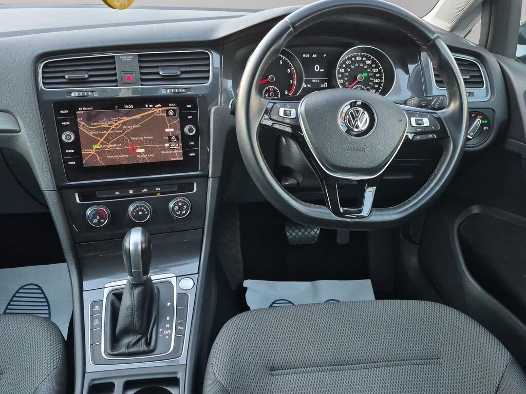 Volkswagen Golf 11