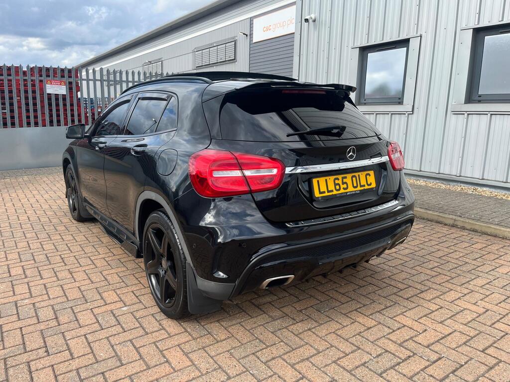 Mercedes-Benz GLA 11