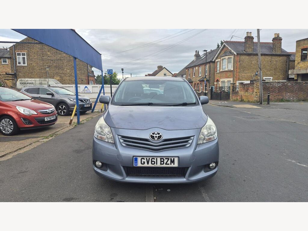 Toyota Verso 2
