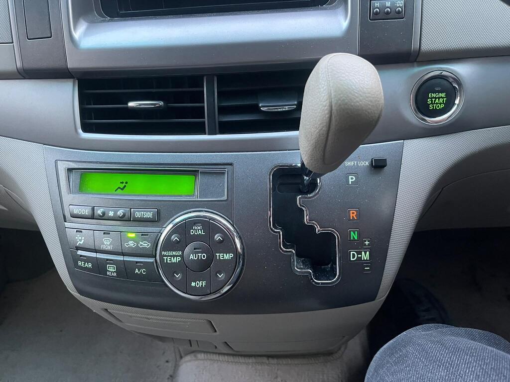 Toyota Estima 19