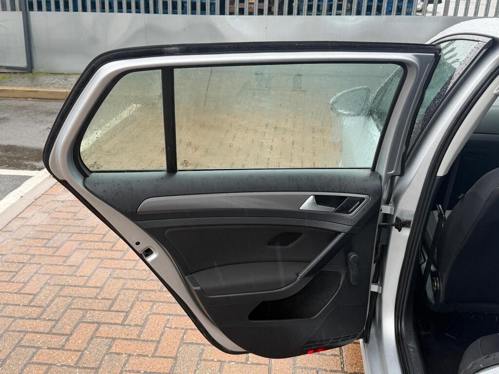 Volkswagen Golf 42