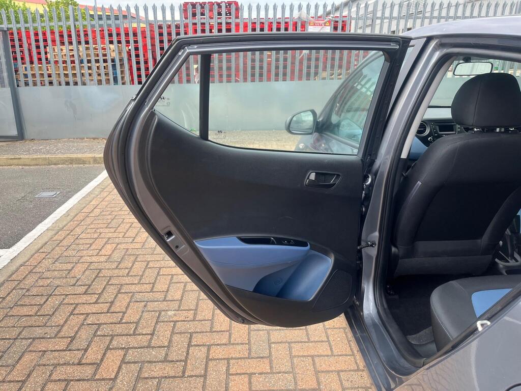 Hyundai i10 40
