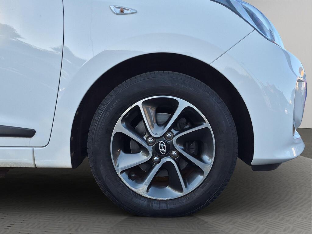 Hyundai i10 30