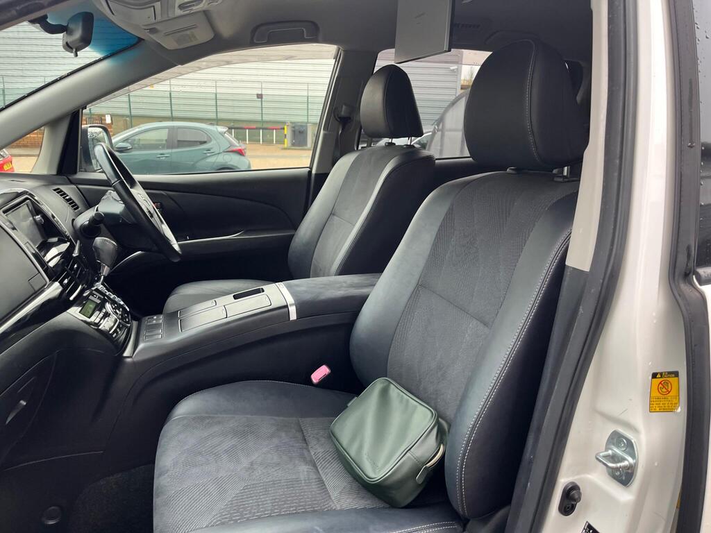Toyota Estima 61
