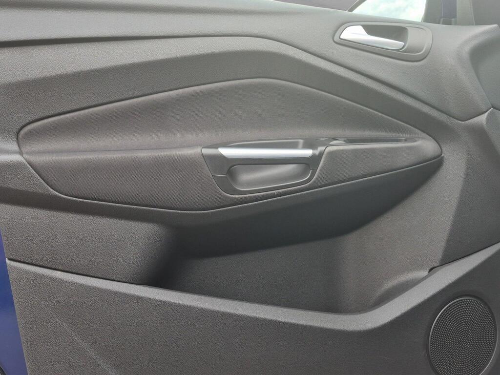 Ford C-Max 26