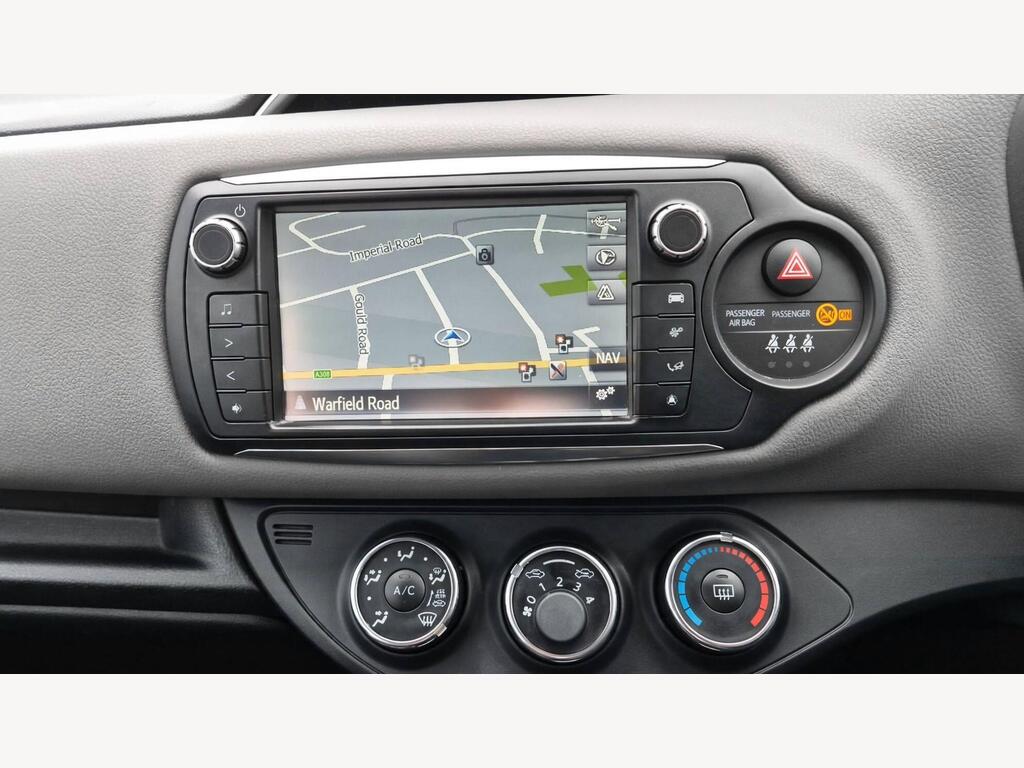 Toyota Yaris 8