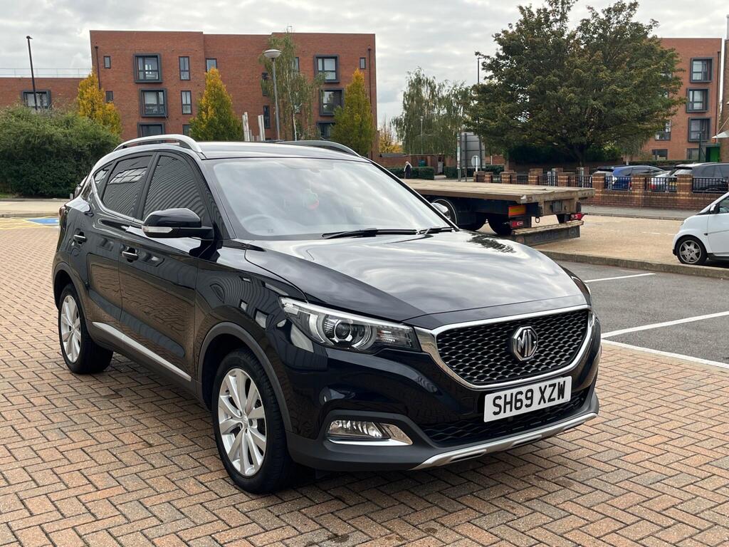 MG MG ZS 8