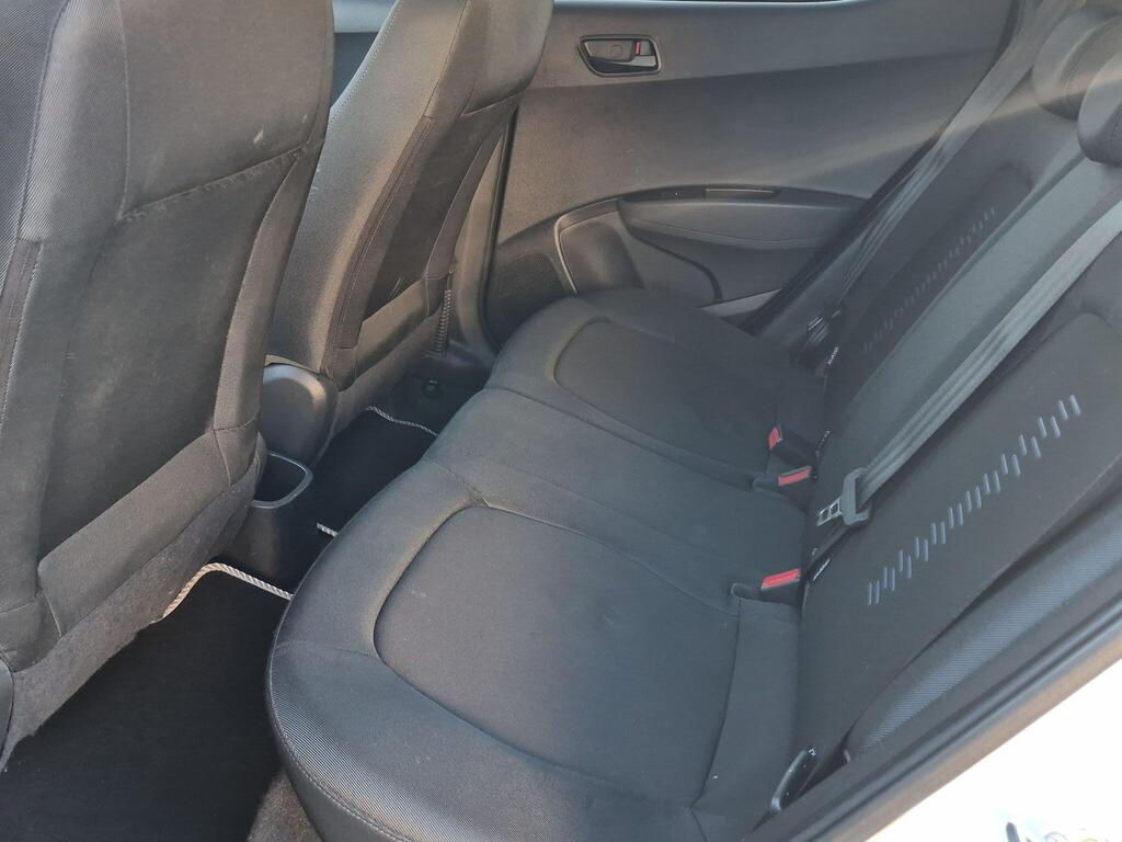 Hyundai i10 16