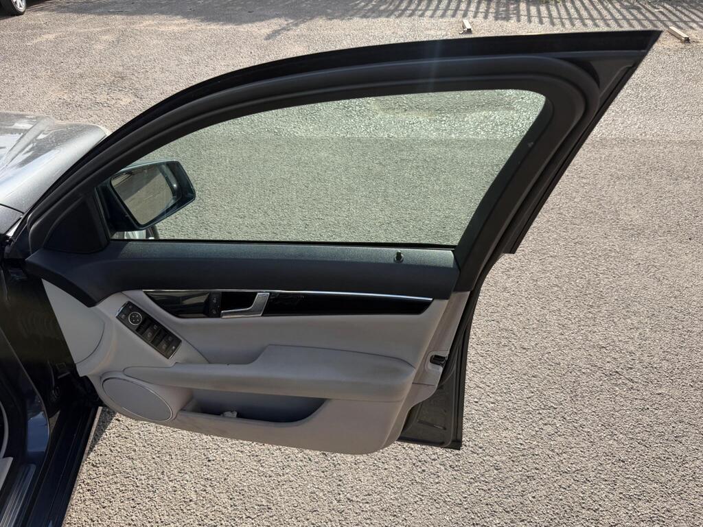 Mercedes-Benz C Class 32