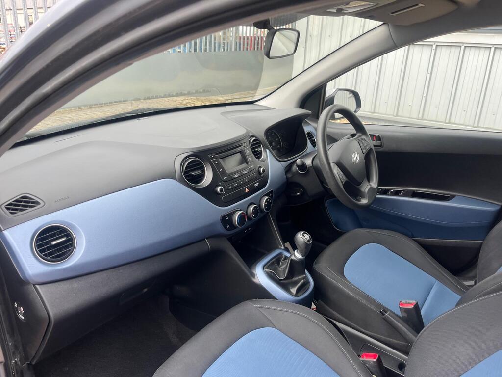 Hyundai i10 17