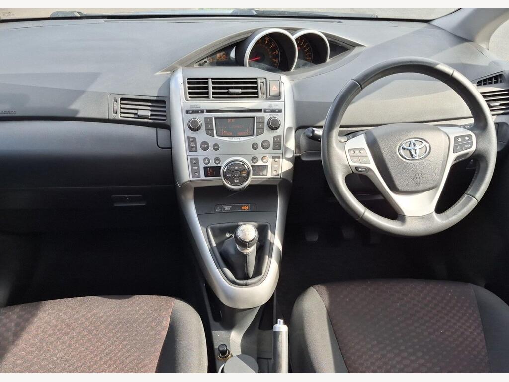Toyota Verso 11