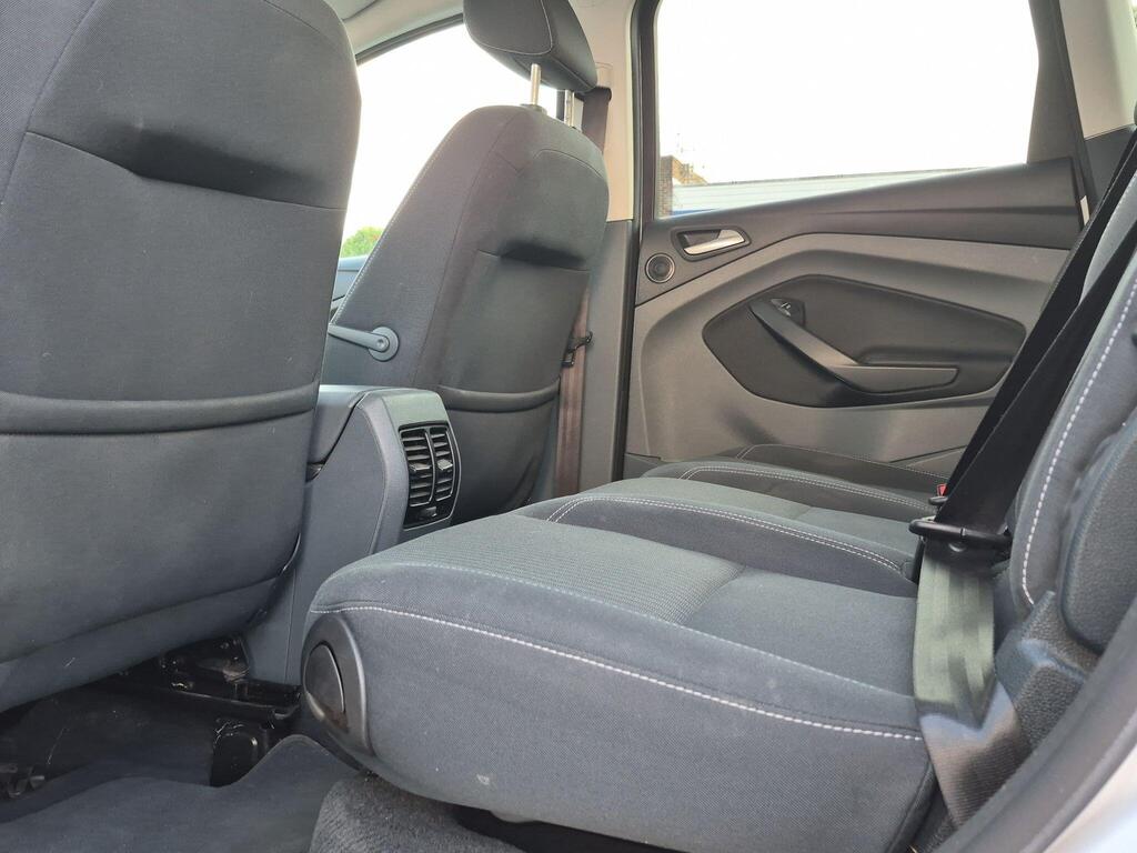 Ford C-Max 23