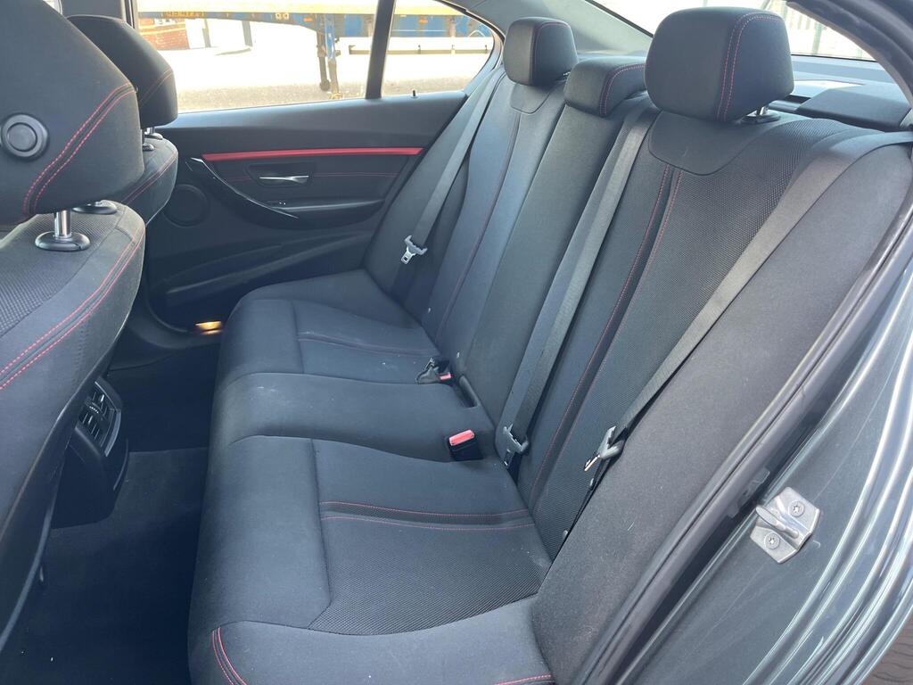 BMW 3 Series 32