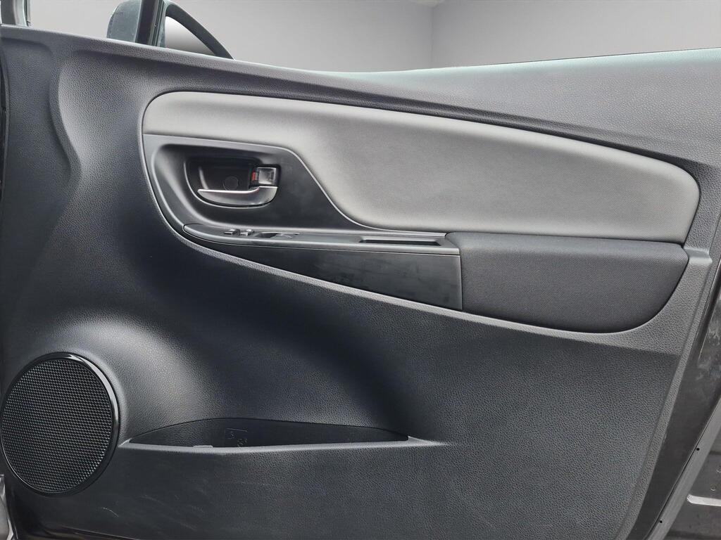 Toyota Yaris 33