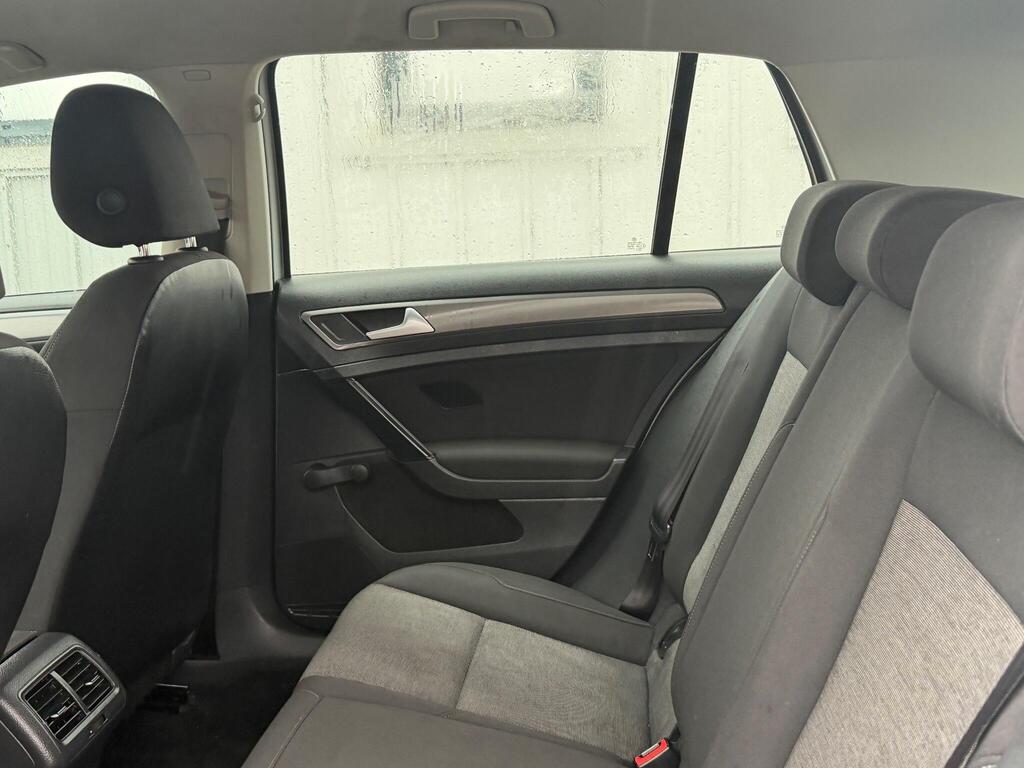 Volkswagen Golf 33