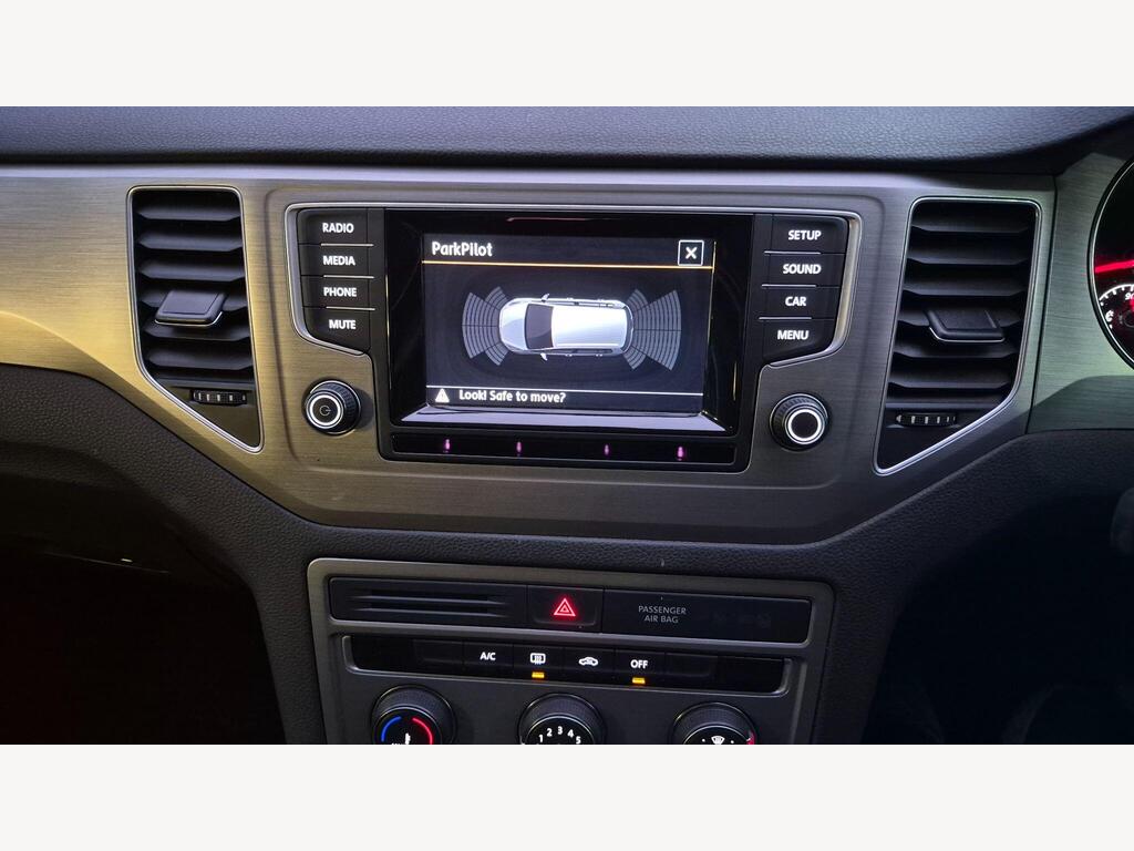 Volkswagen Golf SV 38