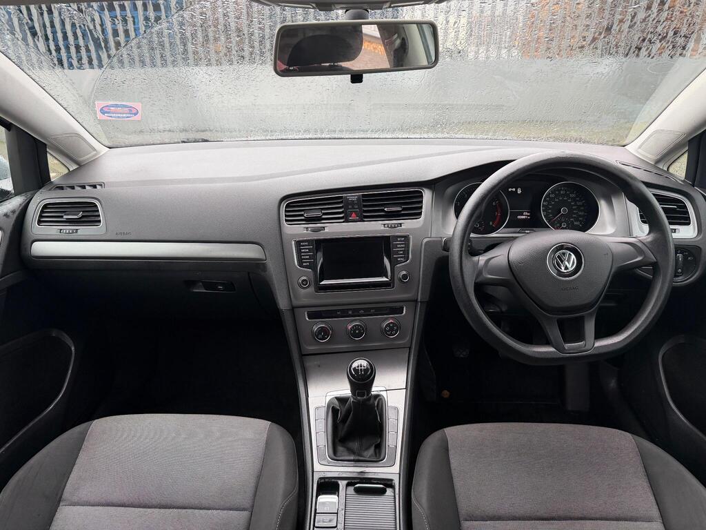 Volkswagen Golf 24