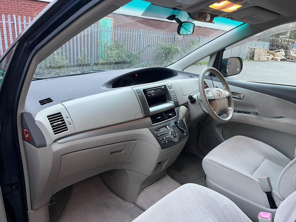 Toyota Estima 17