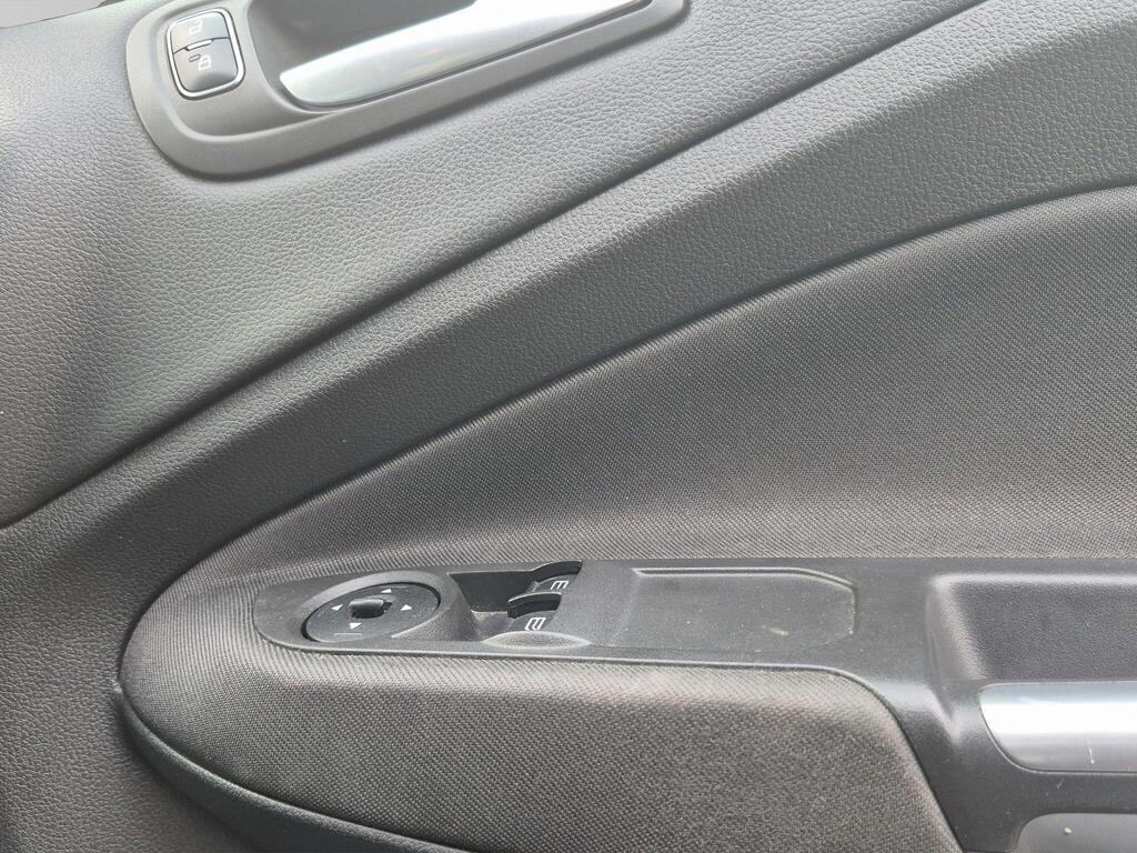 Ford C-Max 24