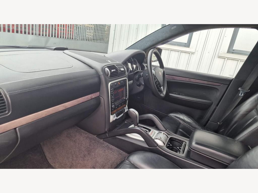 Porsche Cayenne 20