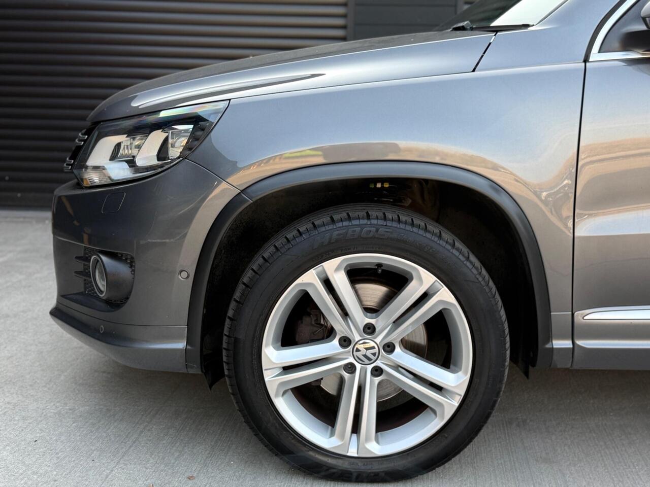 2014 Volkswagen Tiguan 2.0 TDI BlueMotion Tech R-Line DSG 4WD Euro 5 (s/s) 5dr (Nav)