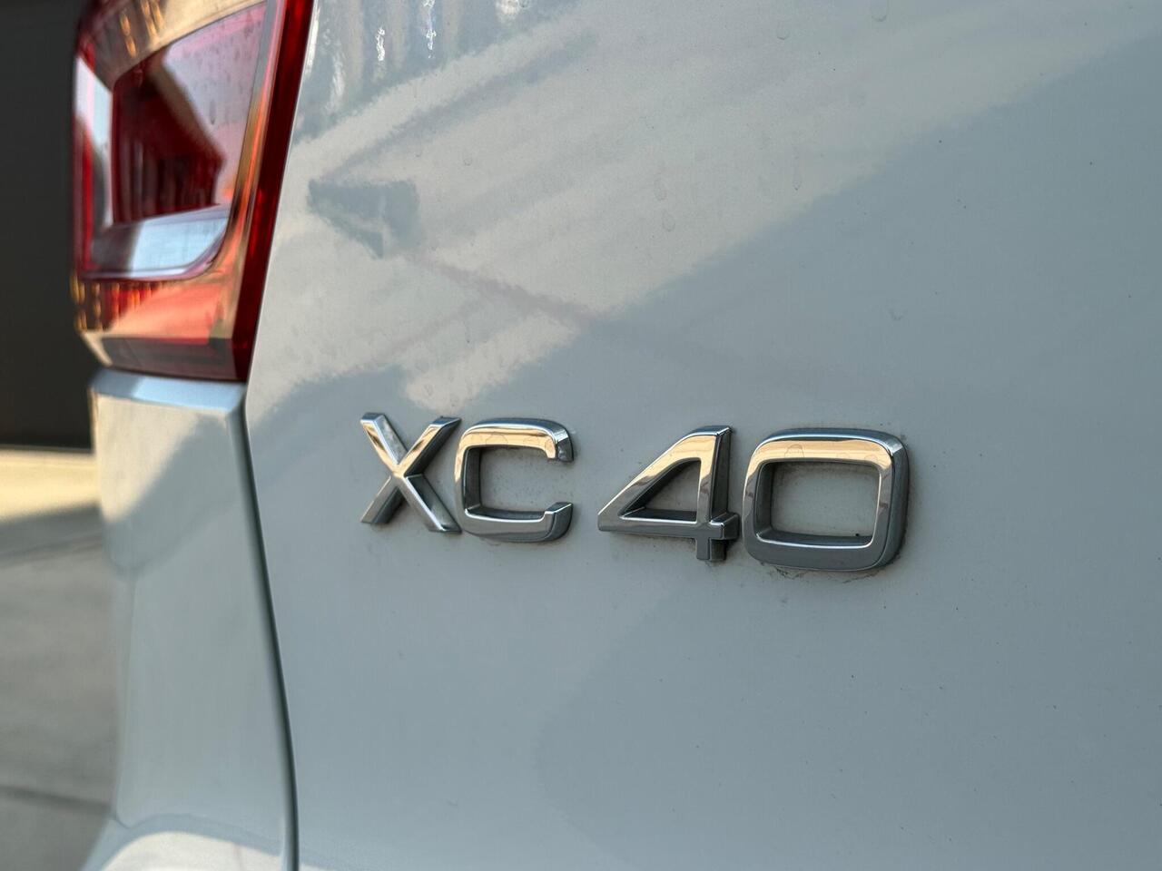 2020 Volvo XC40 2.0 T4 R-Design Pro Auto Euro 6 (s/s) 5dr