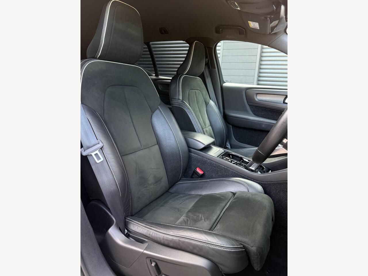 2020 Volvo XC40 2.0 T4 R-Design Pro Auto Euro 6 (s/s) 5dr