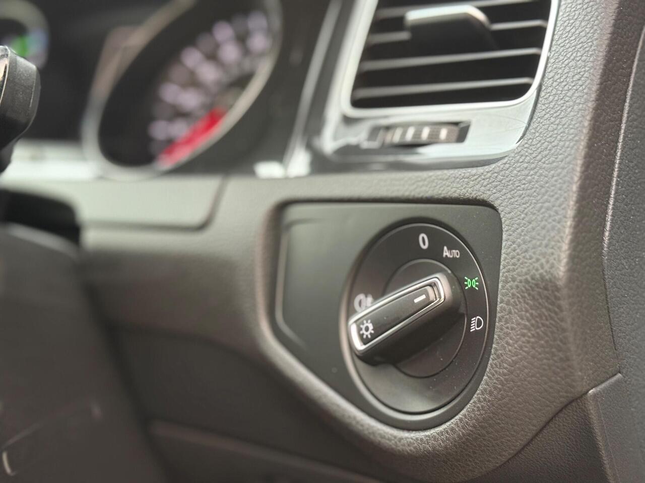 2019 Volkswagen e-Golf 35.8kWh e-Golf Auto 5dr