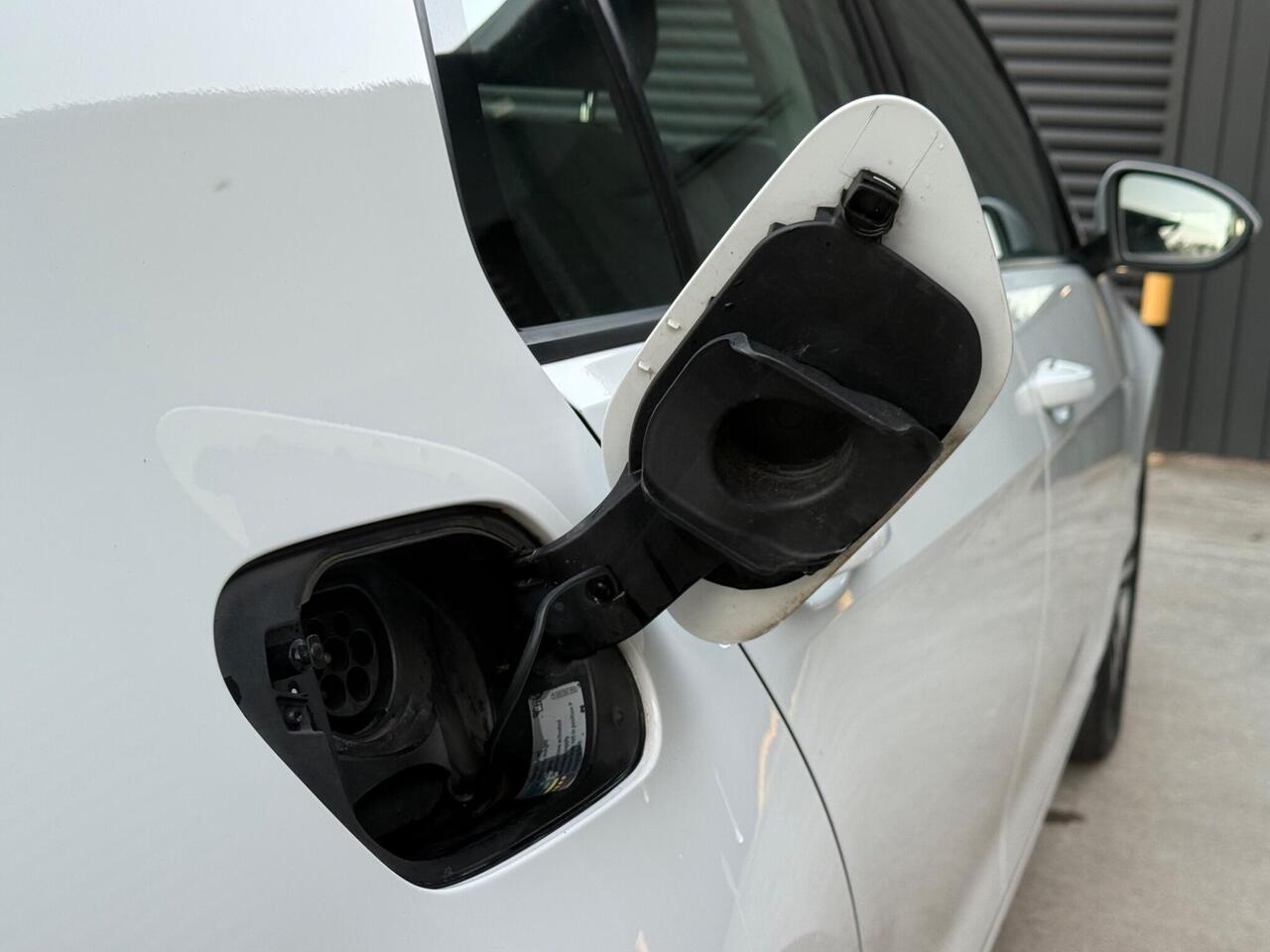 2019 Volkswagen e-Golf 35.8kWh e-Golf Auto 5dr
