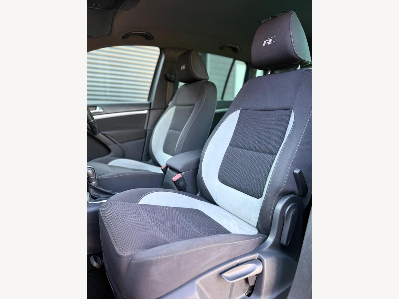 2014 Volkswagen Tiguan 2.0 TDI BlueMotion Tech R-Line DSG 4WD Euro 5 (s/s) 5dr (Nav)